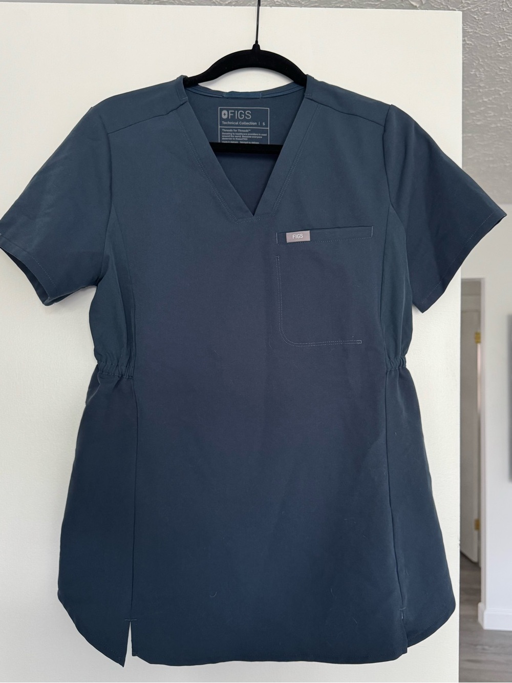 FIGS V-Neck Scrub Top ✨